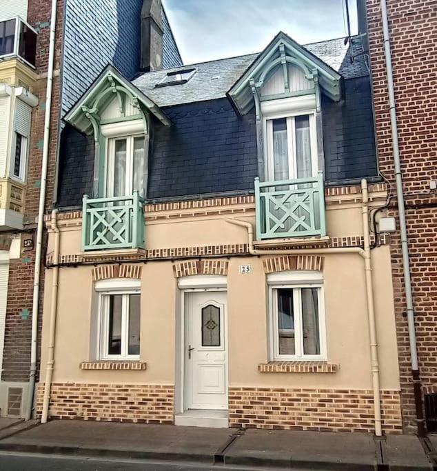 Logement dans maison de pêcheur Le Tréport Extérieur photo